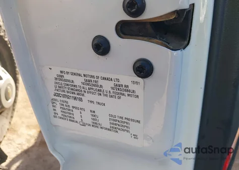 2002 Chevrolet Silverado 1500 Ls z USA, uszkodzony, nr VIN 2GCEC19T621196193